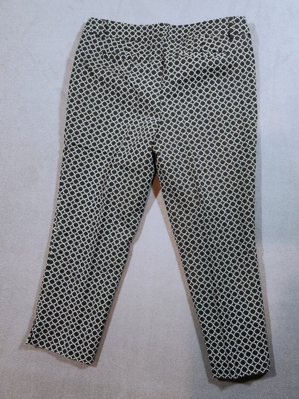 Hilary Radley Women's Capri Pants Size 6 Black/White geometric shapes - Picture 12 of 12